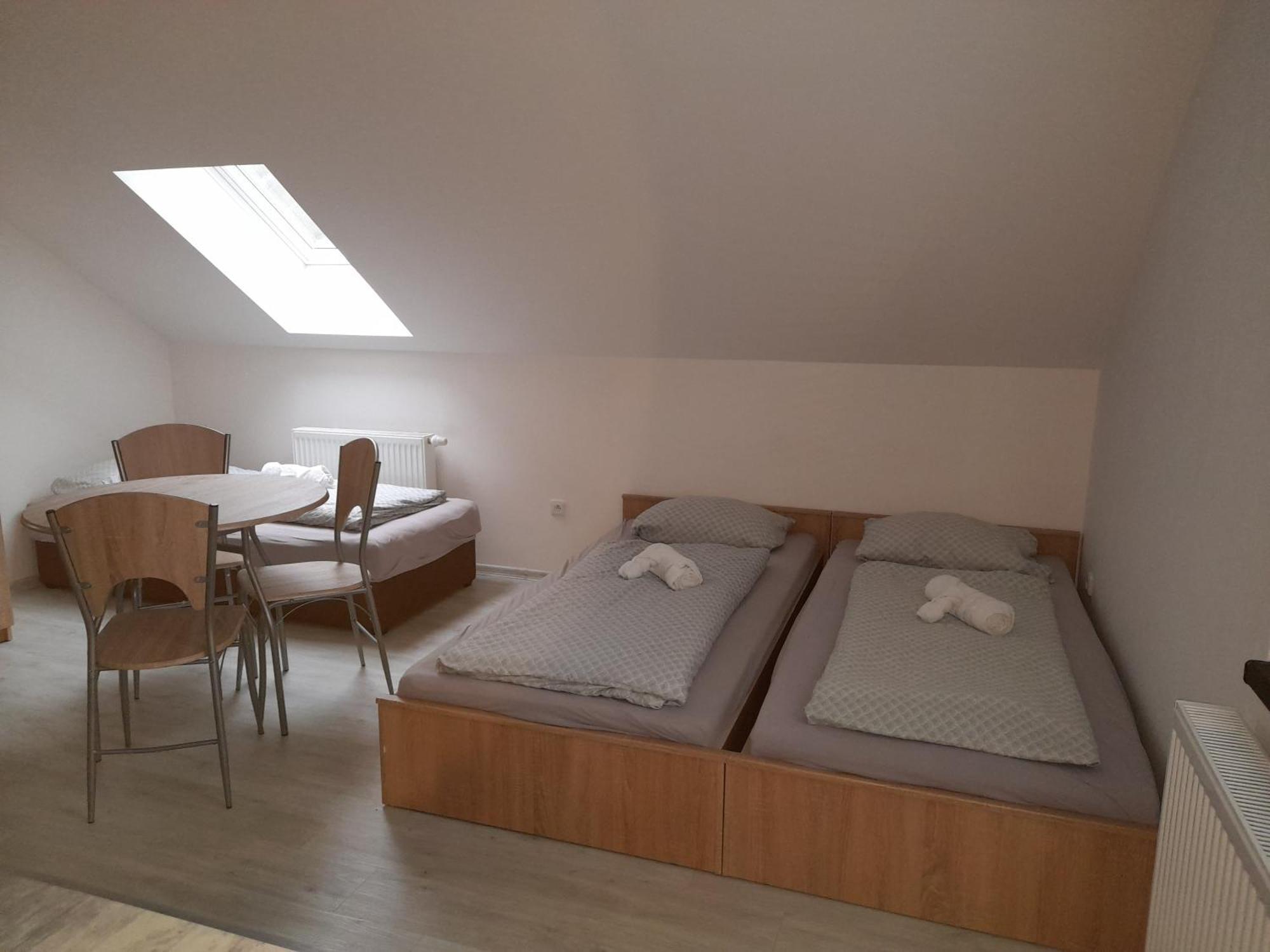 Vinoteka "U Kozu" Hotel Nové Město nad Metují Екстериор снимка