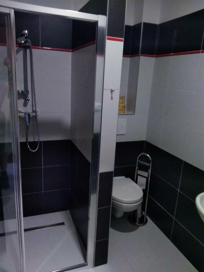 Vinoteka "U Kozu" Hotel Nové Město nad Metují Екстериор снимка